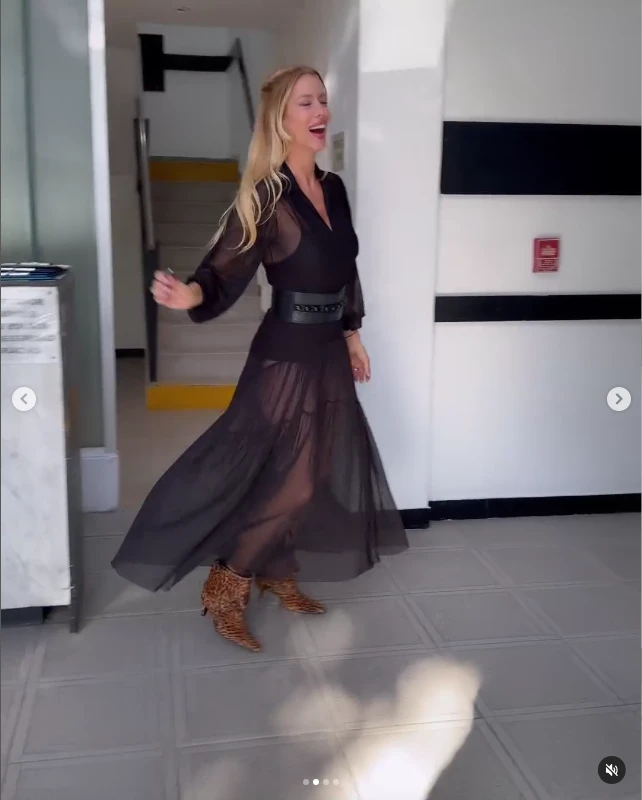 Nicole Neumann causó impacto con un look boho deluxe