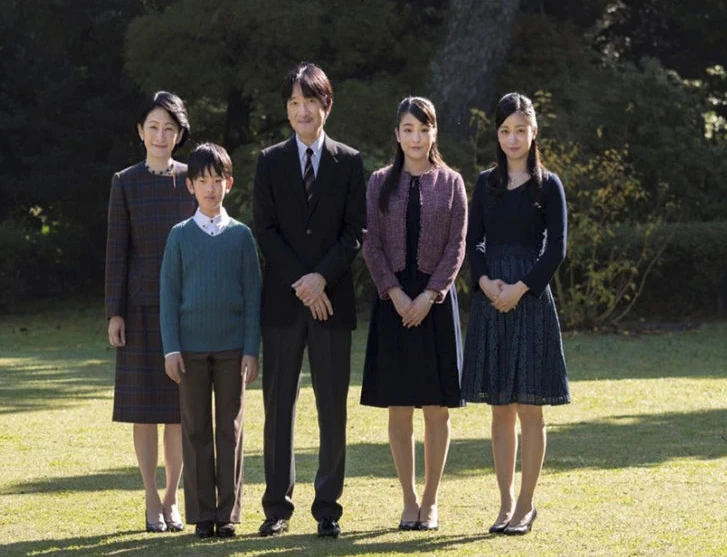 La princesa Mako con su familia