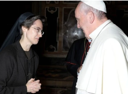 El papa Francisco y Raffaella Petrini