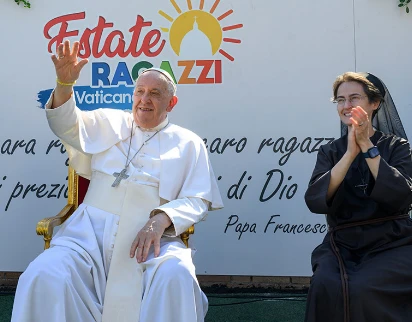 El papa Francisco y Raffaella Petrini