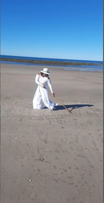 El retrato del papa Francisco en la arena: la obra de Lidia Rosana Gómez