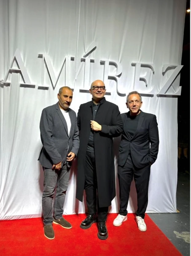 Gago Martirosyan, fundador de Hairssime y único sponsor de esta semana de la moda, junto a Pablo Ramírez y Guillermo Azar, creador de Designers BA