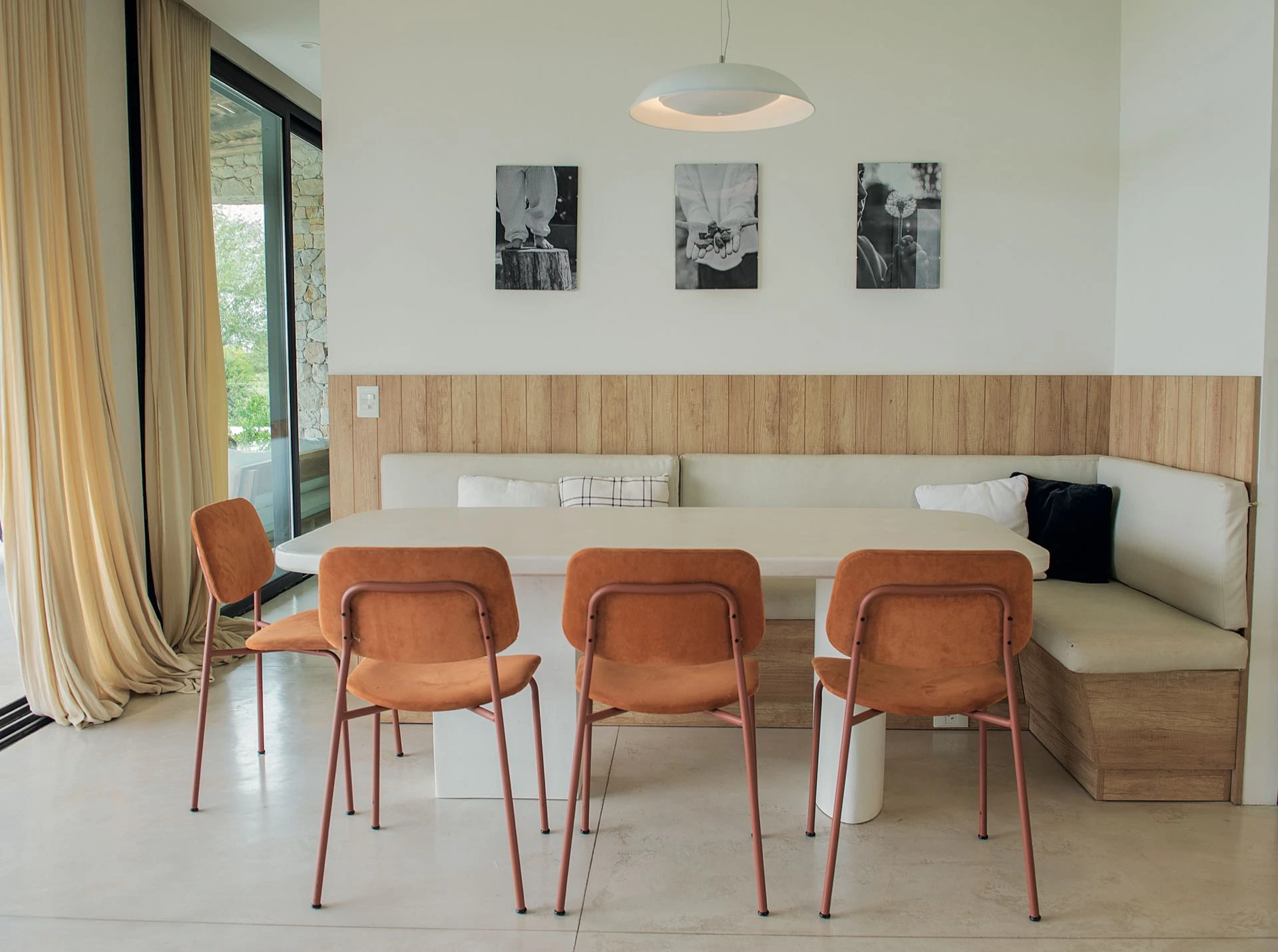 En el comedor los colores combinados y la iluminación son clave. 