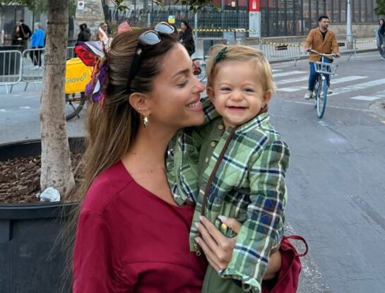 Las fotos del álbum familiar de Agus Casanova paseando por Barcelona