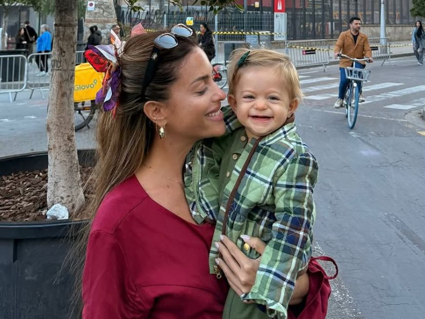 Las fotos del álbum familiar de Agus Casanova paseando por Barcelona