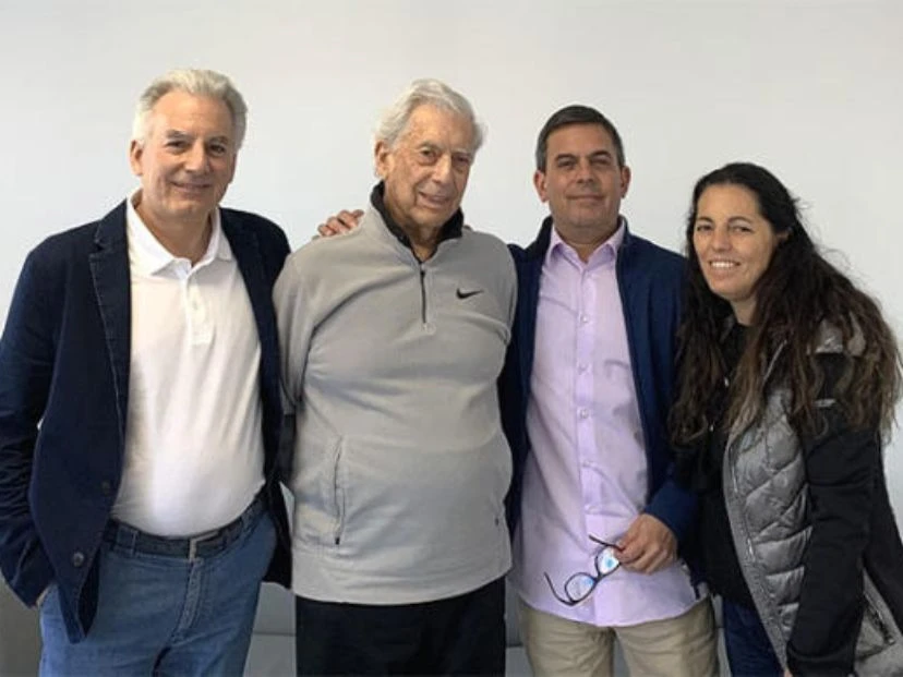 Así estaba compuesta la familia de Mario Vargas Llosa: 3 hijos y 7 nietos