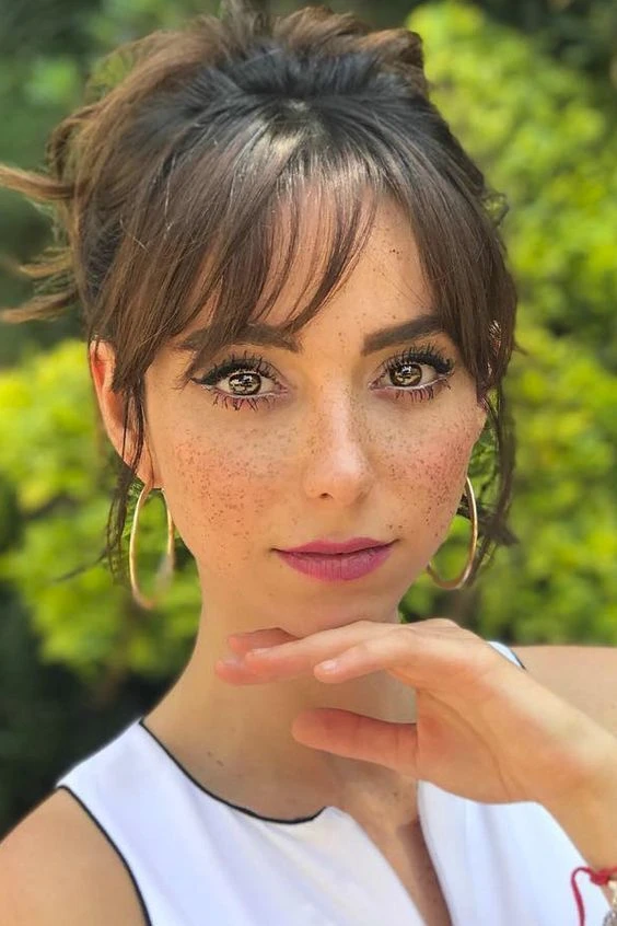 El flequillo "de época" que es tendencia (y es súper favorecedor)