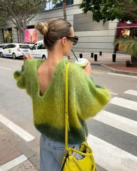 El suéter protagoniza los looks más fashionistas este otoño 2025