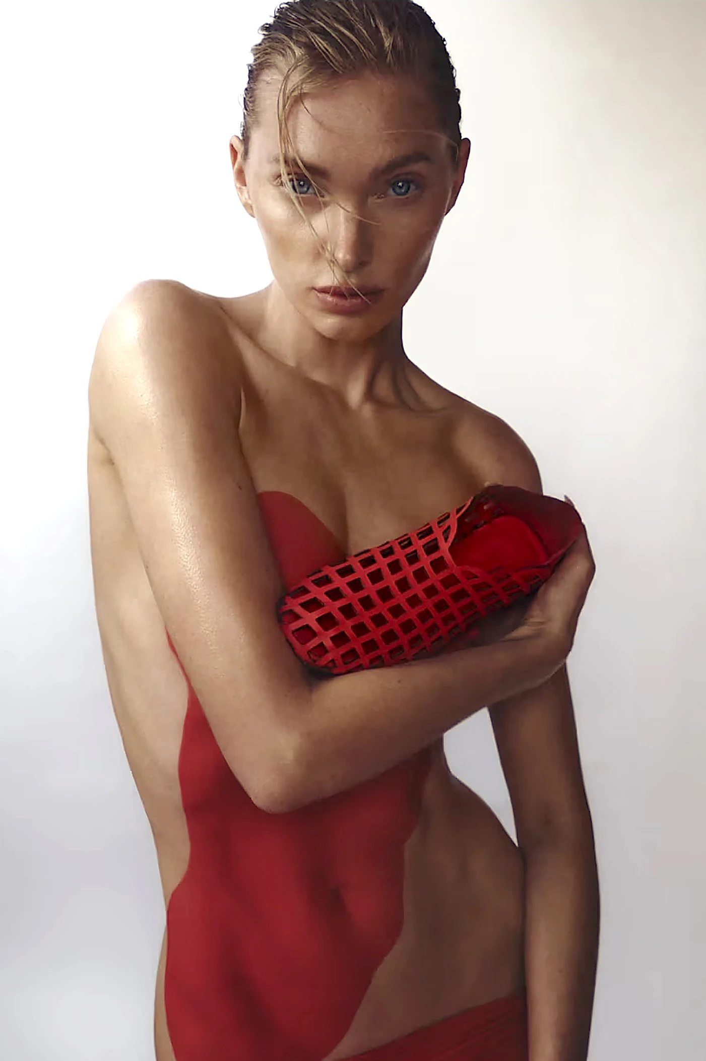 Elsa Hosk presenta los zapatos clave para rus looks más cómodos y trendy