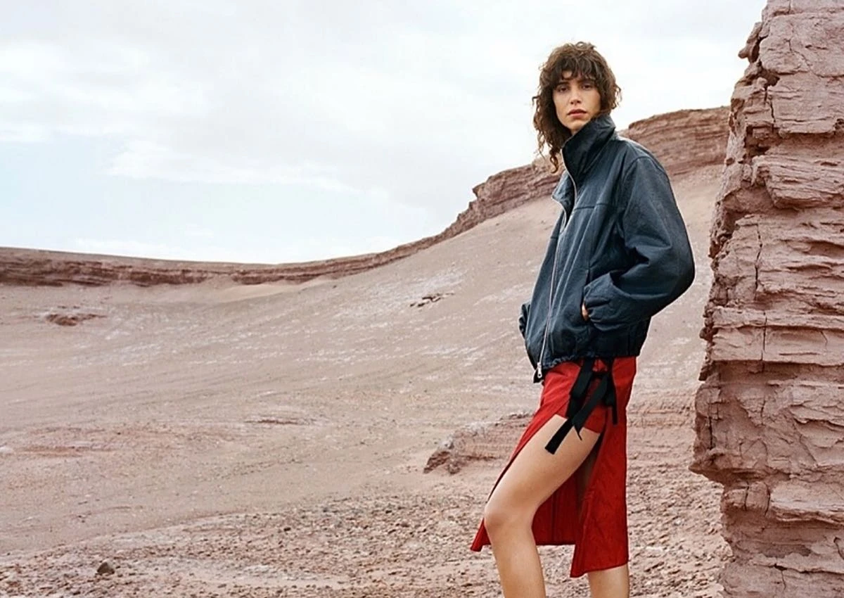 Mica Argaranaz para Mango 2025