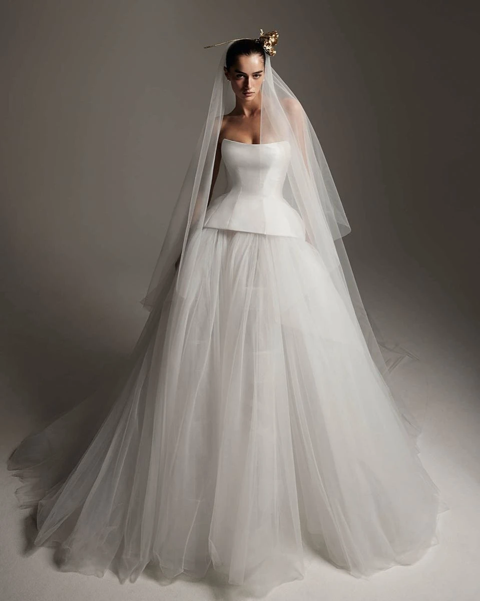 Colección nupcial 2026 de Monique Lhuillier.