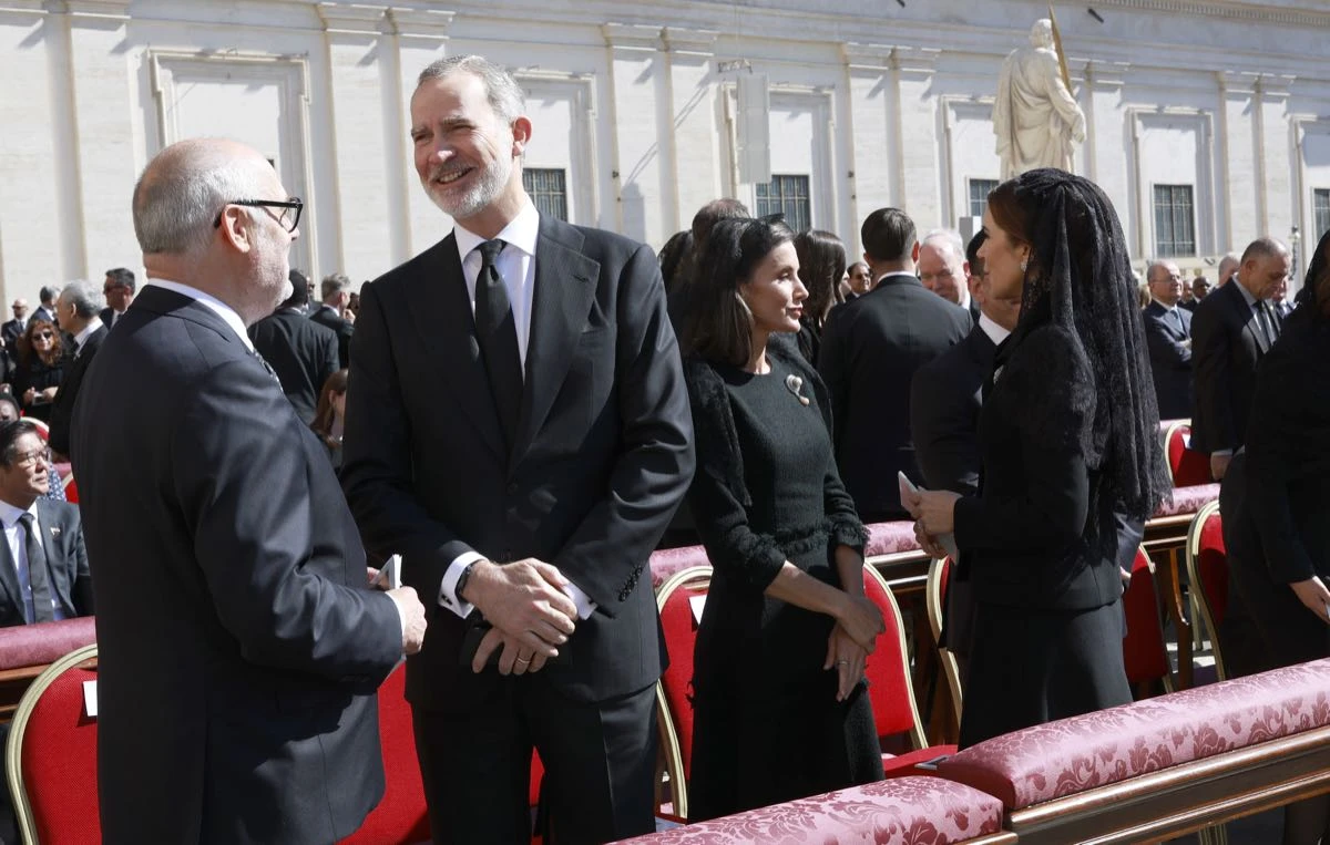 Los reyes en el último adiós al Papa