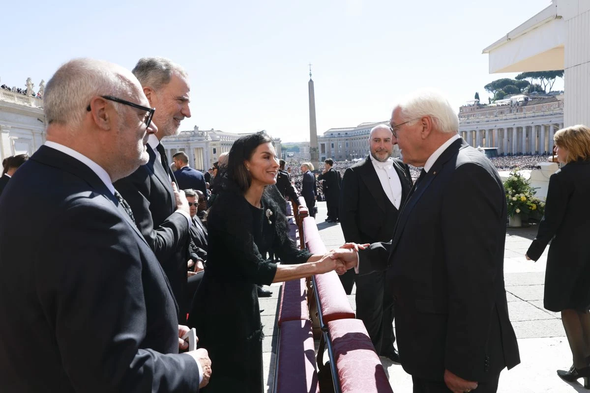 Los reyes de España en el funeral del Papa