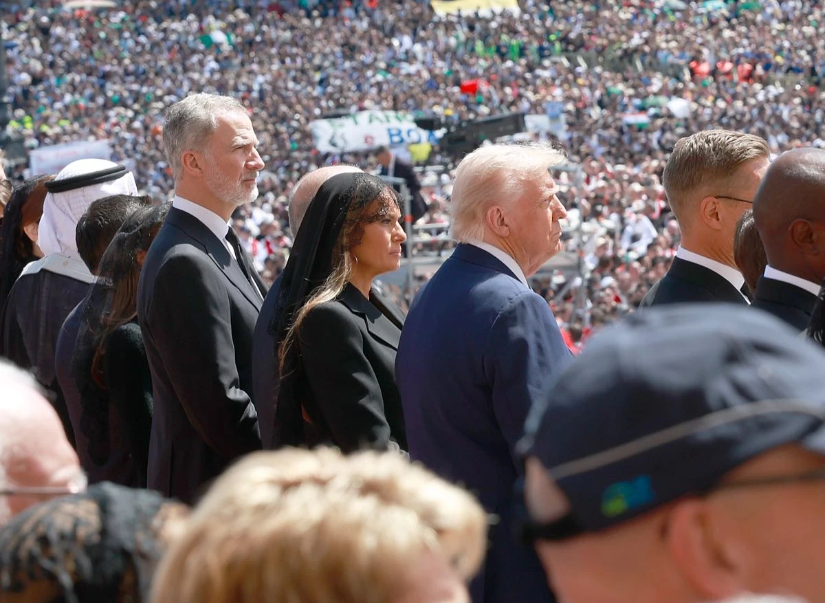 La figura de Melania se destaca