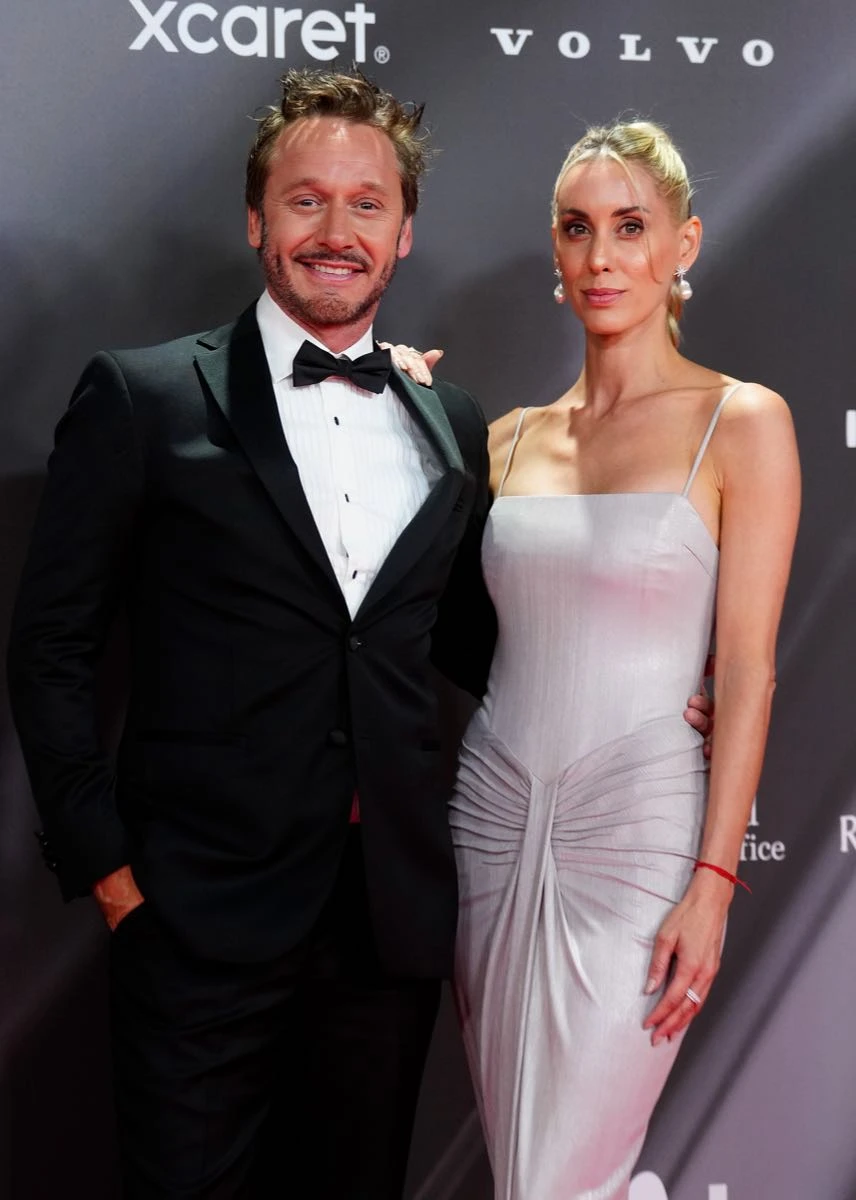 Benjamin Vicuña y Anita Espasandin en los premios Platino