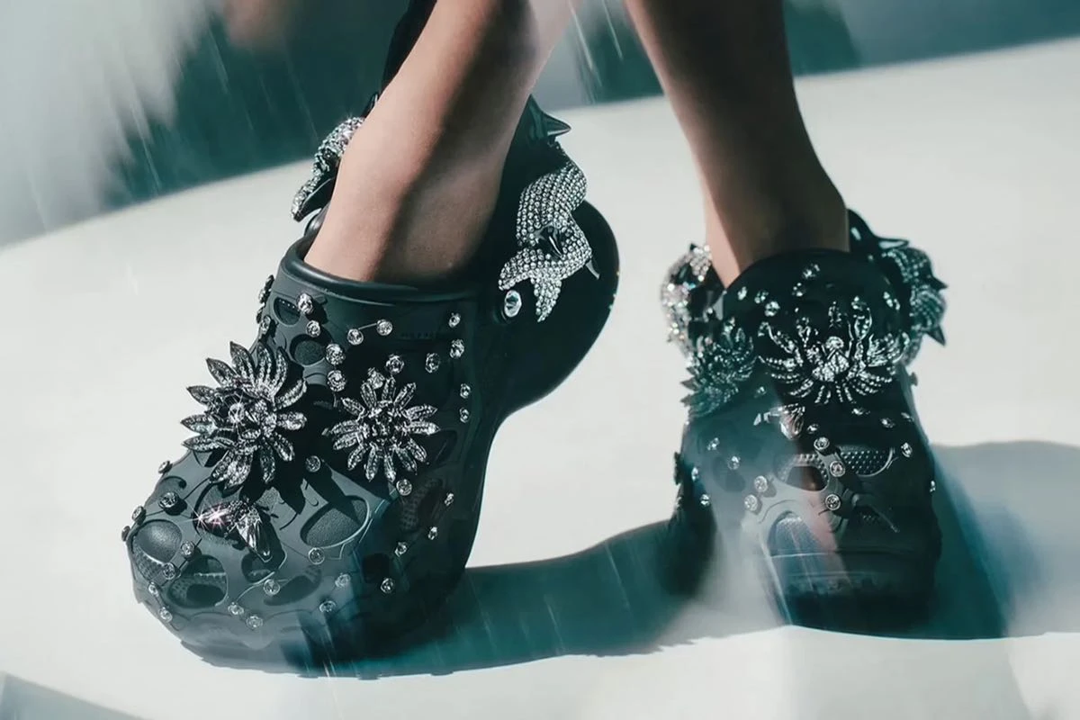 Crocs con cristales Swarovski.