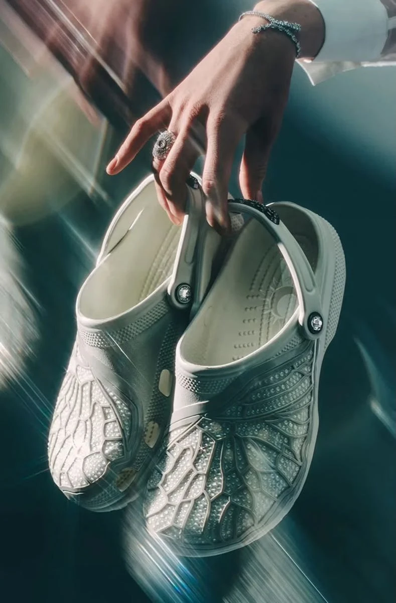 Crocs con cristales Swarovski.