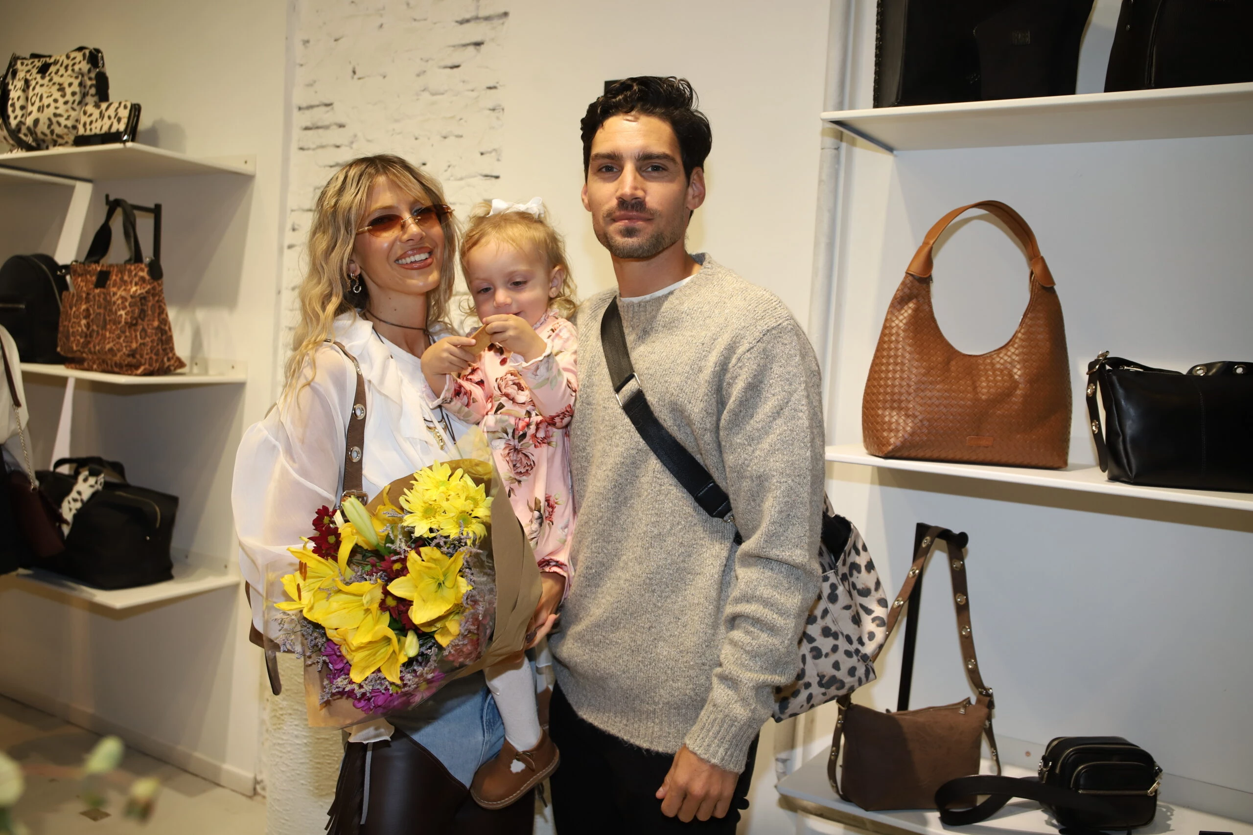 Cande junto a su hija Vita y su marido Nicolás Maccari. 