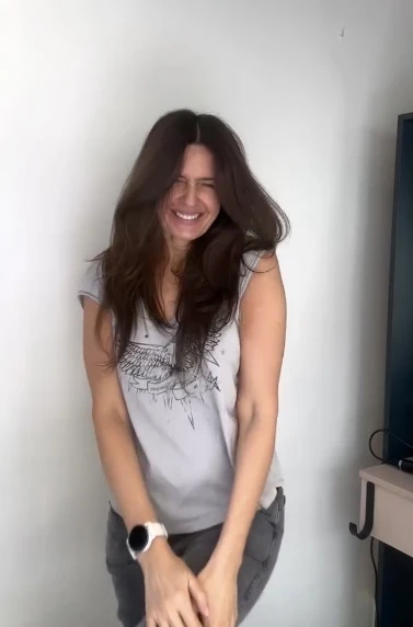 Isabel Macedo sorprendió con un tono castaño. Fotos: IG. 