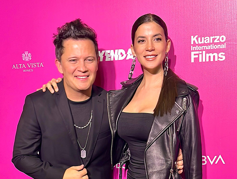 Los looks matchy matchy de Darío Lopilato y su novia en la avant premiere de "Mensaje en una botella"