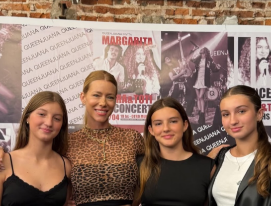 Los looks combinados de Nicole Neumann, Indiana, Allegra y Sienna Cubero en un evento de moda