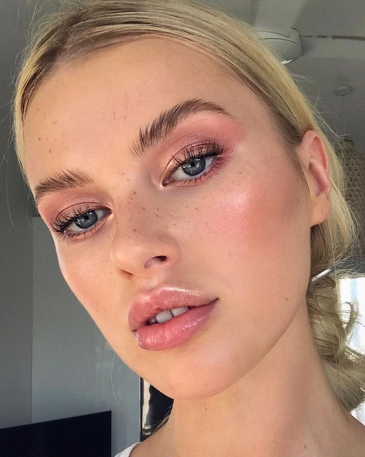 Maquillaje monocromático, la tendencia fácil y chic que armoniza todo tu rostro