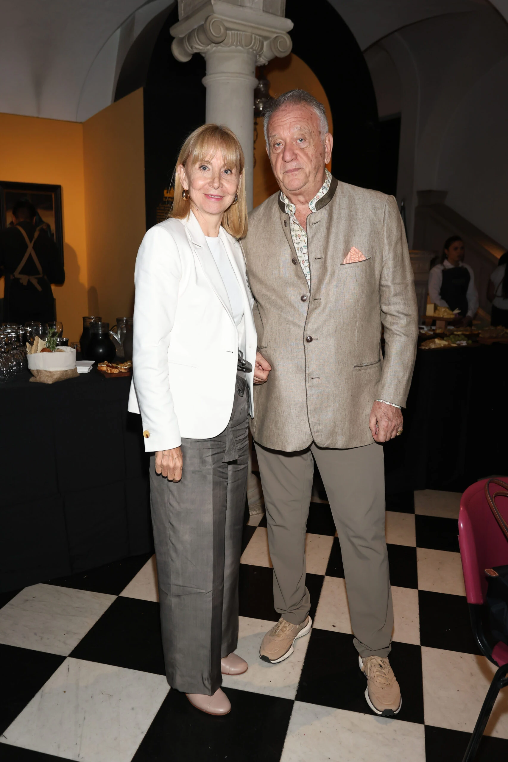 Maria Victoria Alcaraz y Roberto Devorick