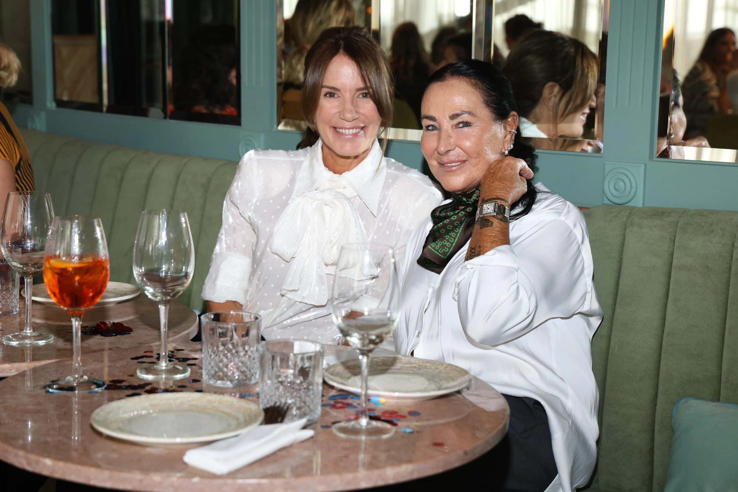 Marina Vollmann y Sonia Quelch en el cumpleaños de Andrea _Tucu_ Martínez, en Tigre Morado Costanera