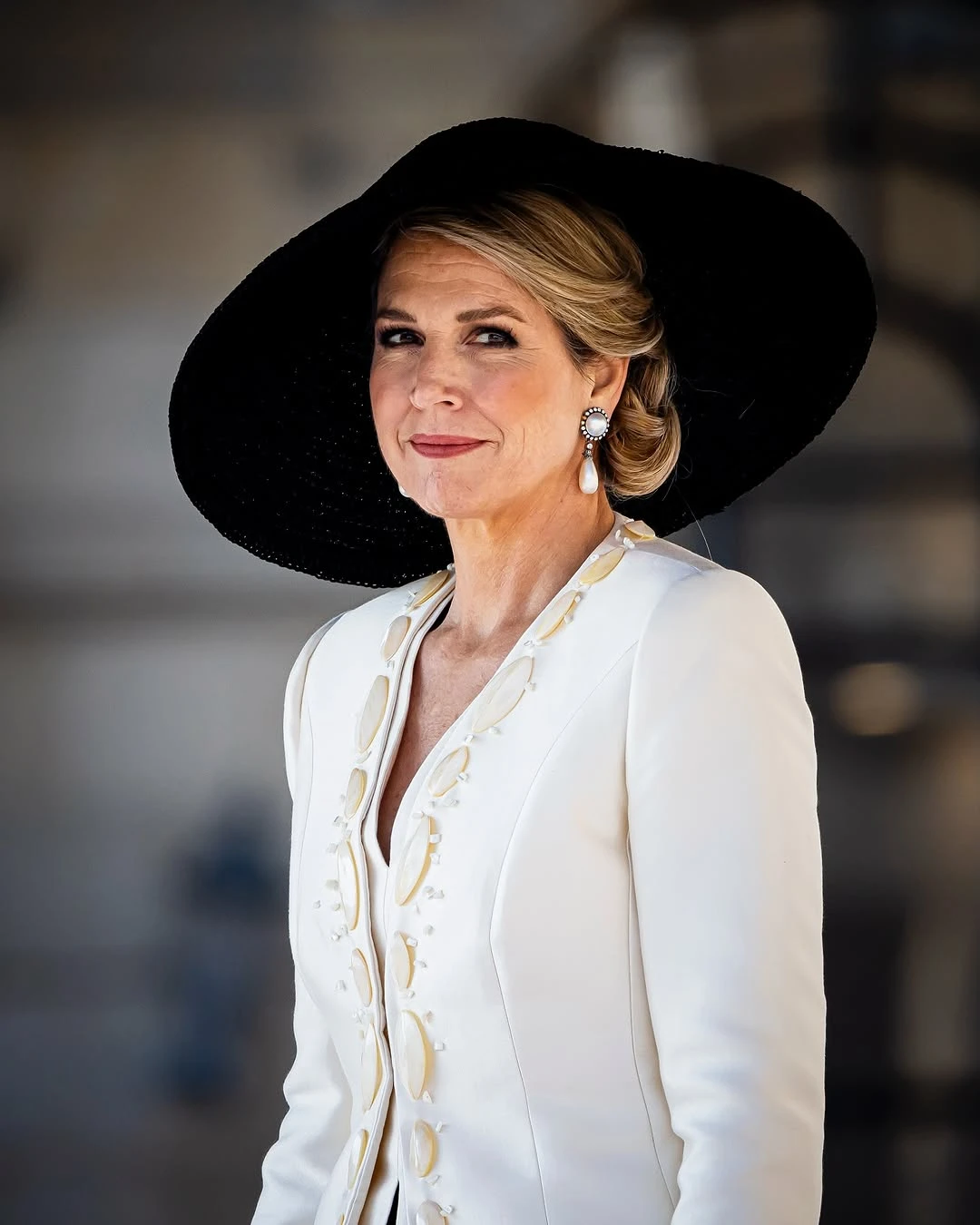 Máxima apostó a elegante figura de Dior para recibir al sultán de Omán
