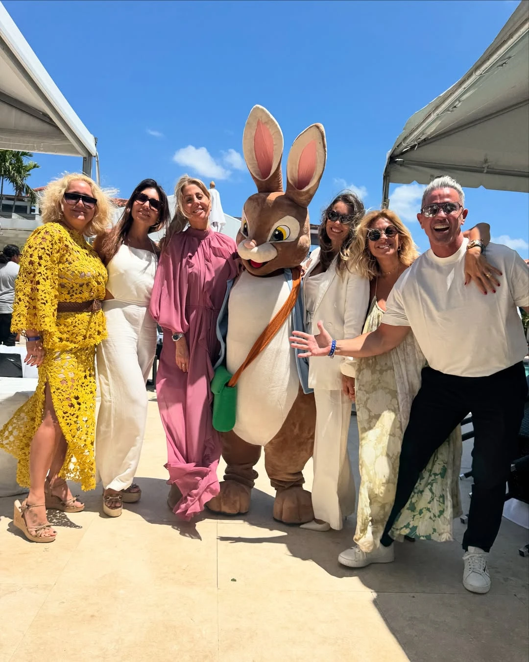 Pampita festejó las Pascuas con un look total white bien primaveral