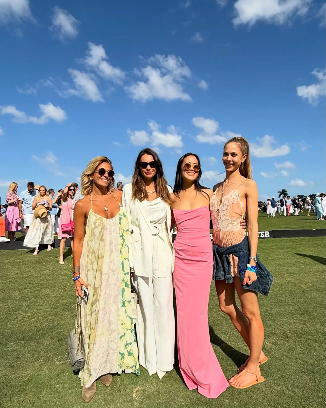 Pampita festejó las Pascuas con un look total white bien primaveral