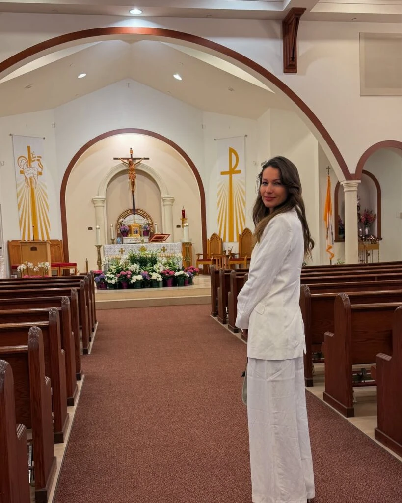 Pampita festejó las Pascuas con un look total white bien primaveral
