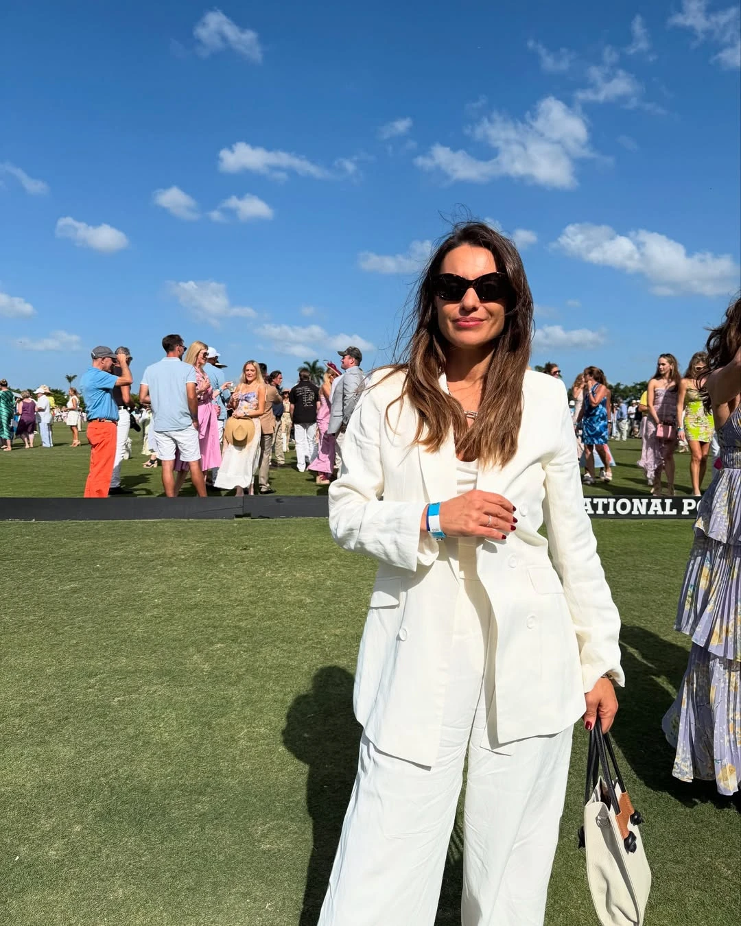 Pampita festejó las Pascuas con un look total white bien primaveral