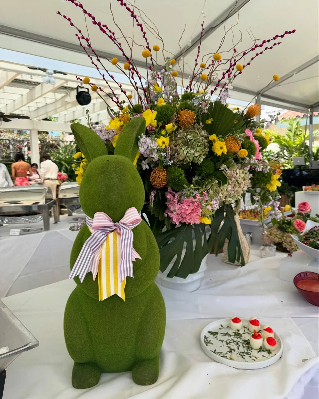 Pampita festejó las Pascuas con un look total white bien primaveral