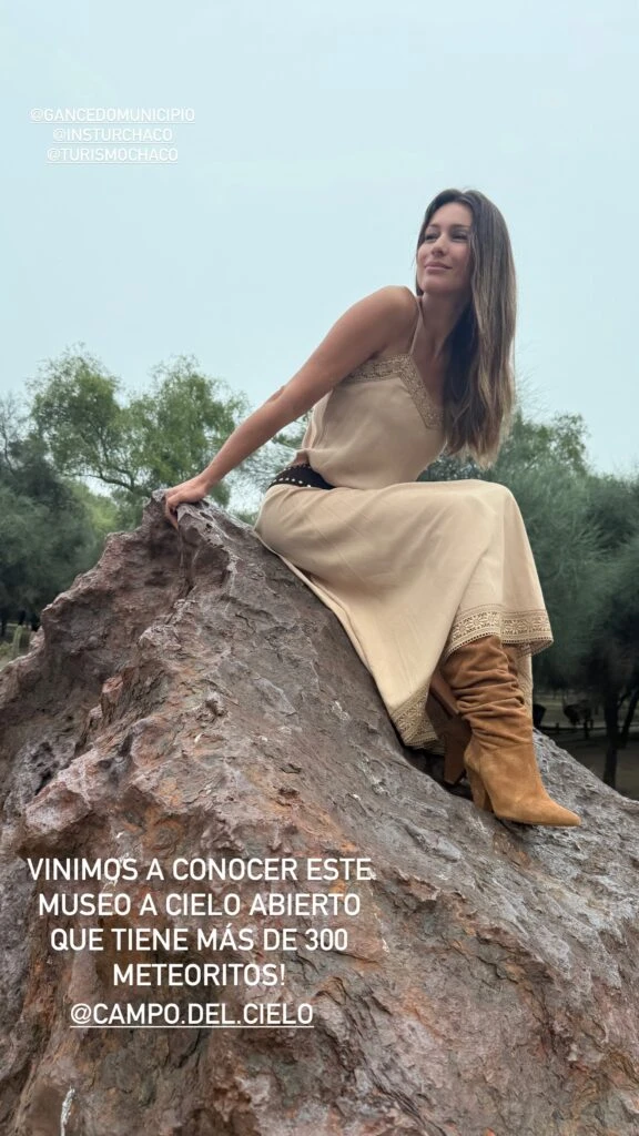 Pampita mostró cómo llevar las botas slouchy en un look boho chic