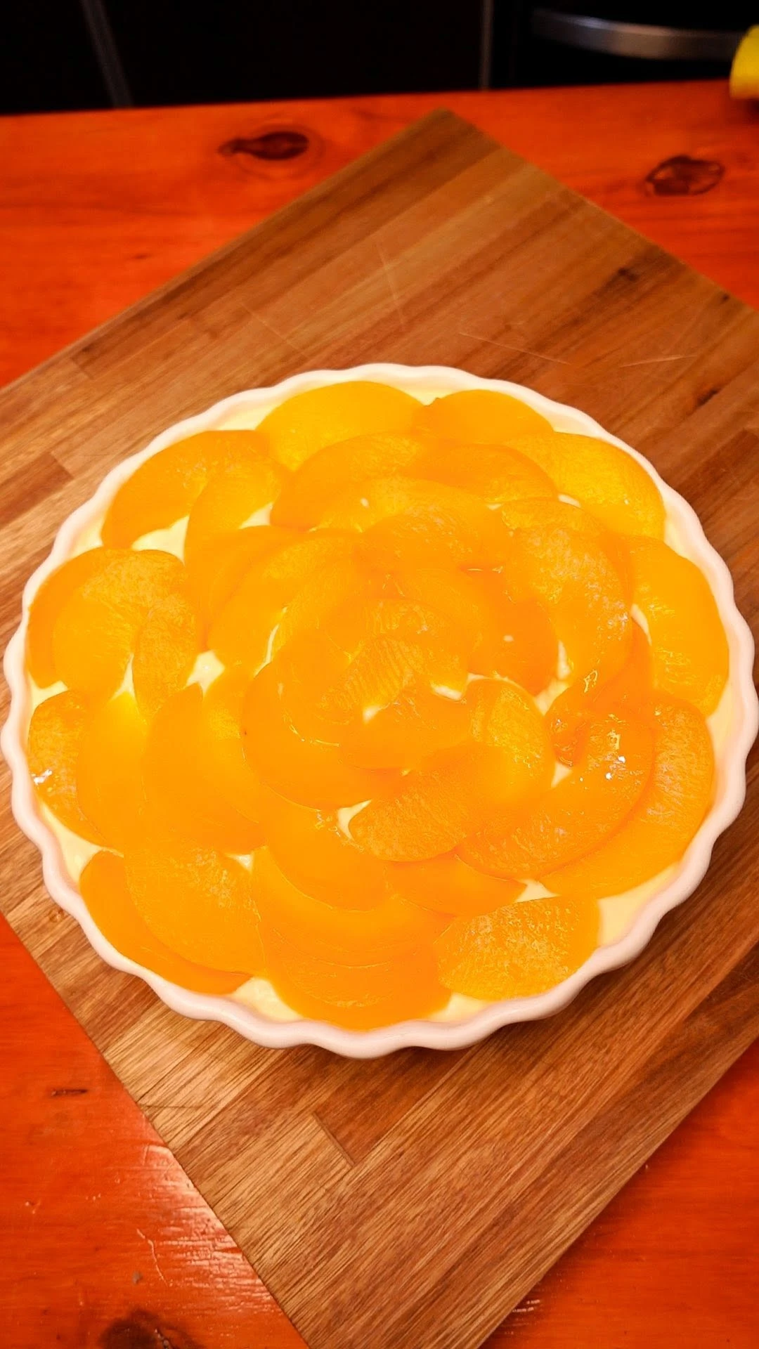 Postre con vainillas, duraznos y crema diplomática