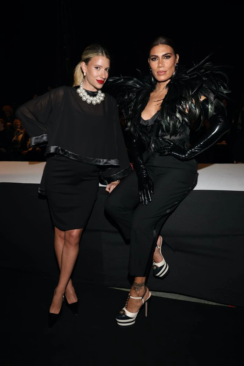 Ángeles Landaburu y Flor de la V