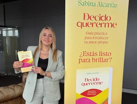 "¡Decido quererme!": Sabina Alcarraz presentó su libro en Uruguay