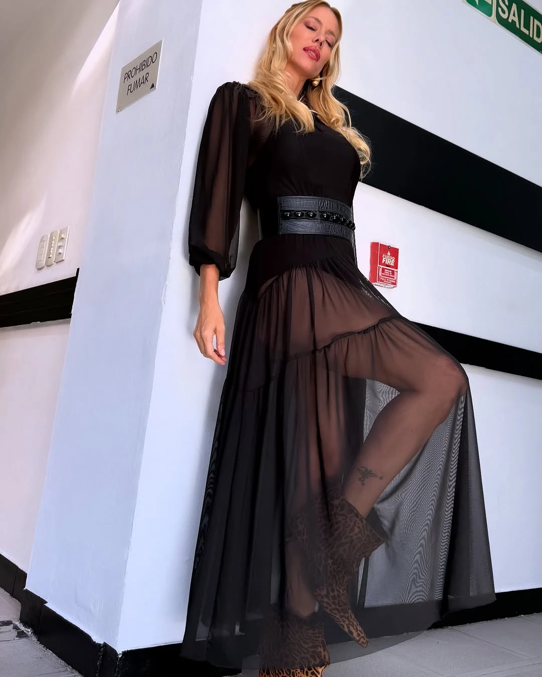 Nicole Neumann causó impacto con un look boho deluxe