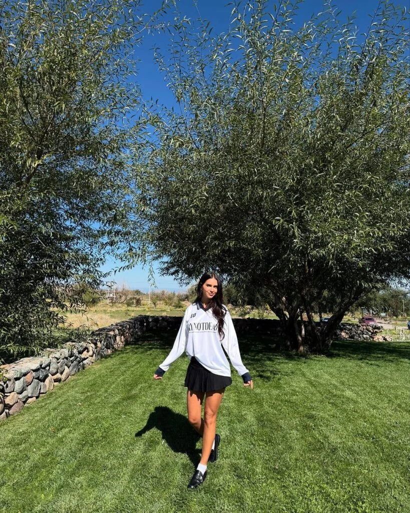 El look preppy de Zaira Nara