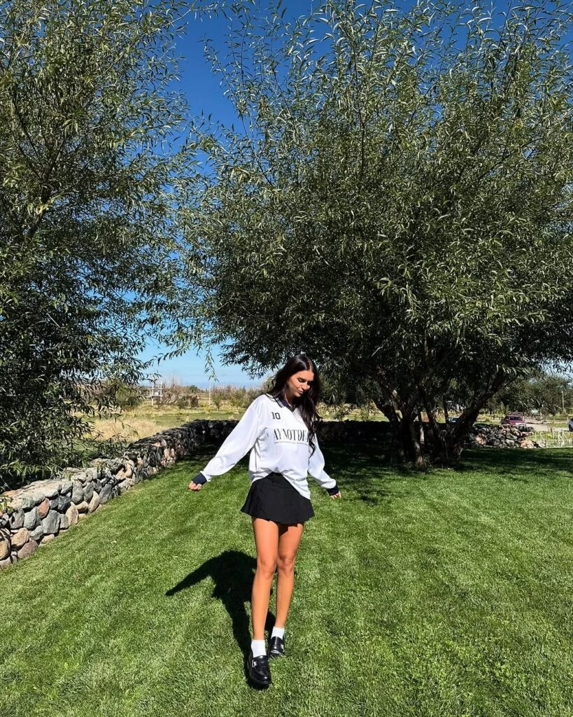 El look preppy de Zaira Nara