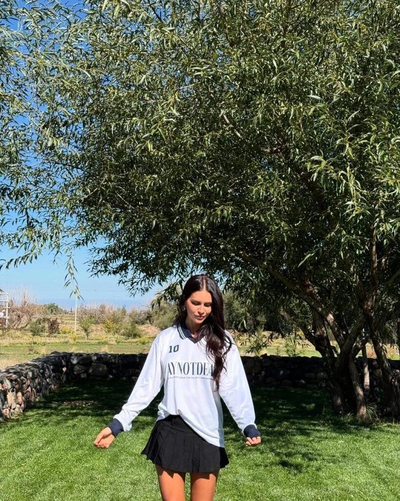 El look preppy de Zaira Nara