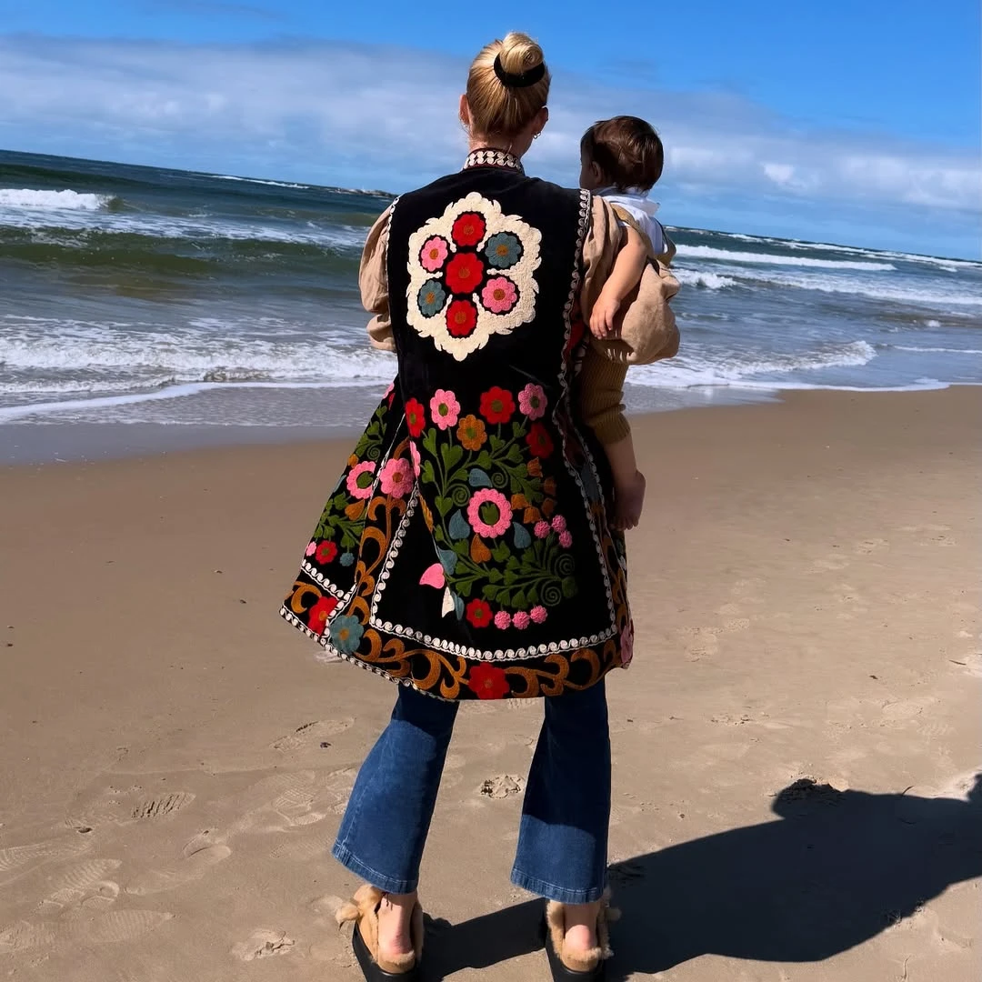 Nicole Neumann junto a su bebé Cruz. Fotos: IG.