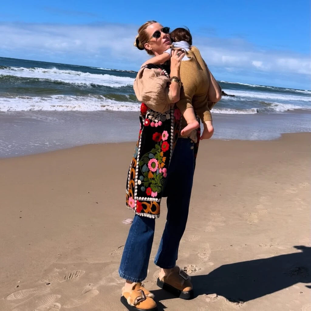 Nicole Neumann junto a su bebé Cruz. Fotos: IG.