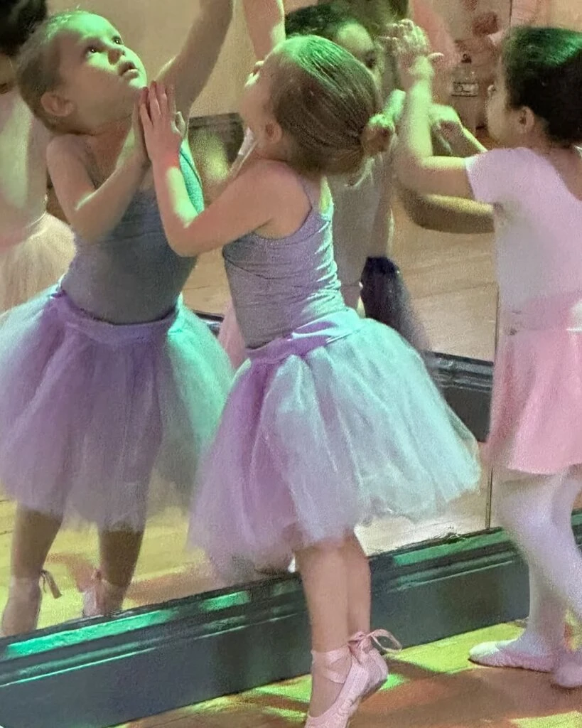 Anita haciendo danza. Foto: IG.