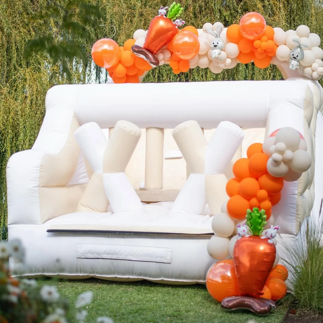 Una de las atracciones fue un inflable con temática de Pascuas. Foto: IG.