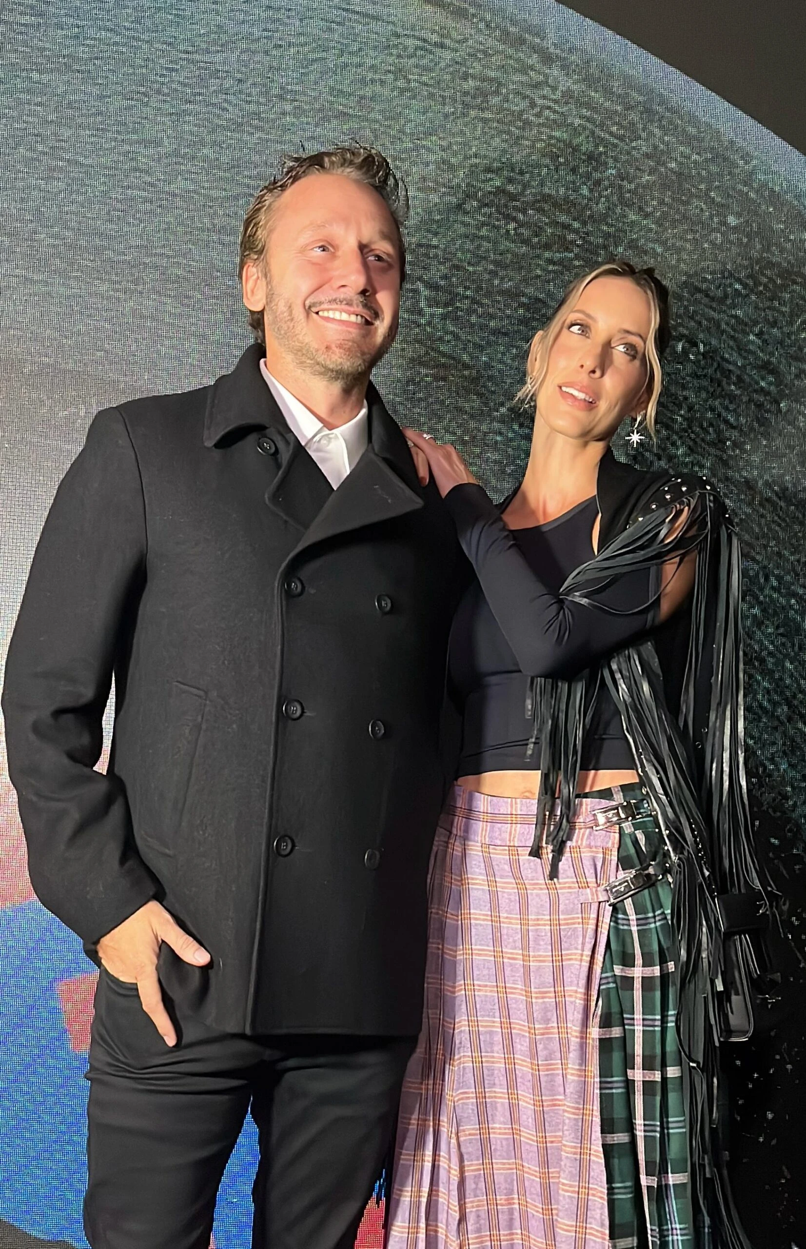 Benjamín Vicuña y Anita Espasandín en el evento de Kosiuko