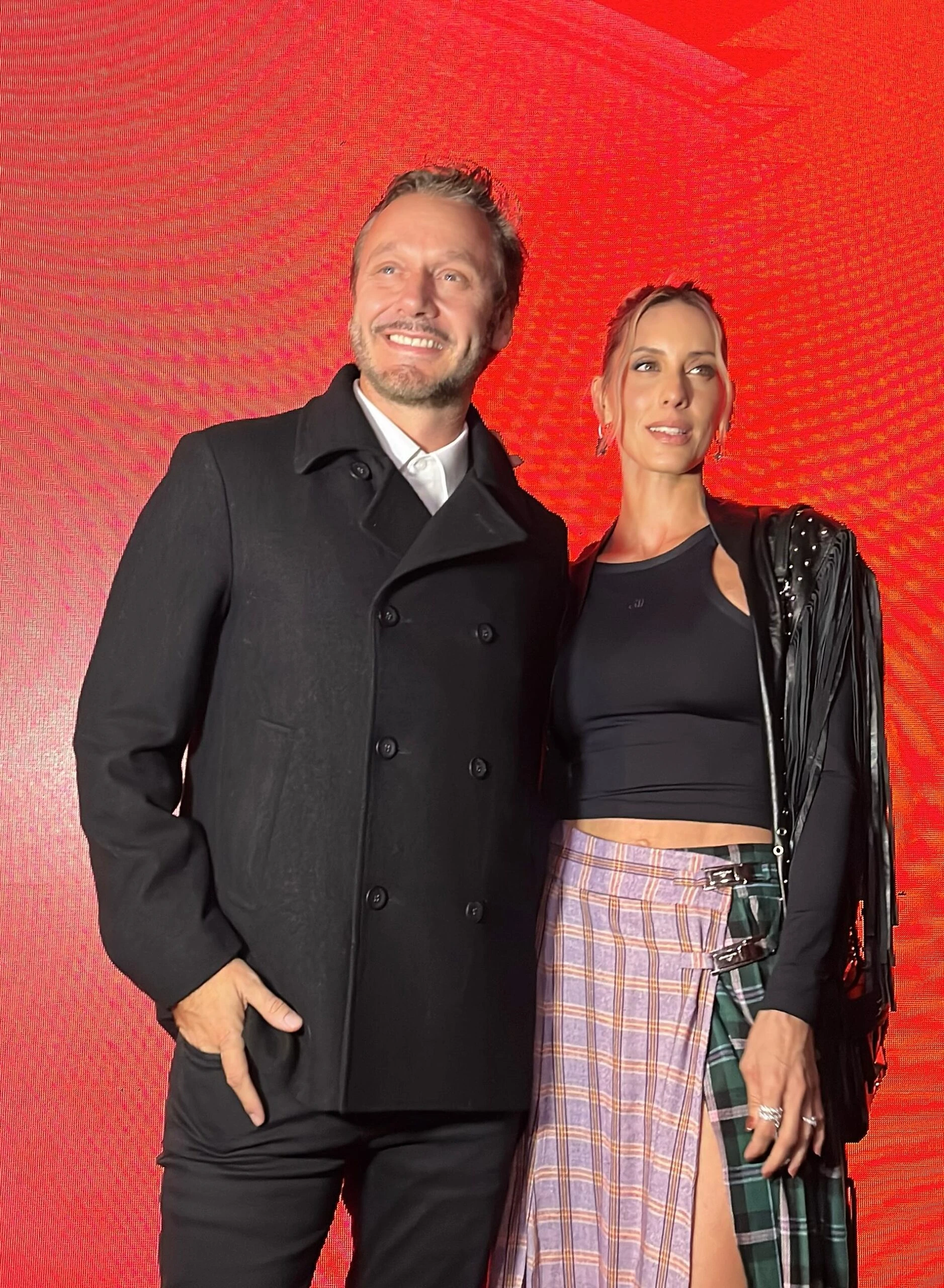 Benjamín Vicuña y Anita Espasandín en el evento de Kosiuko