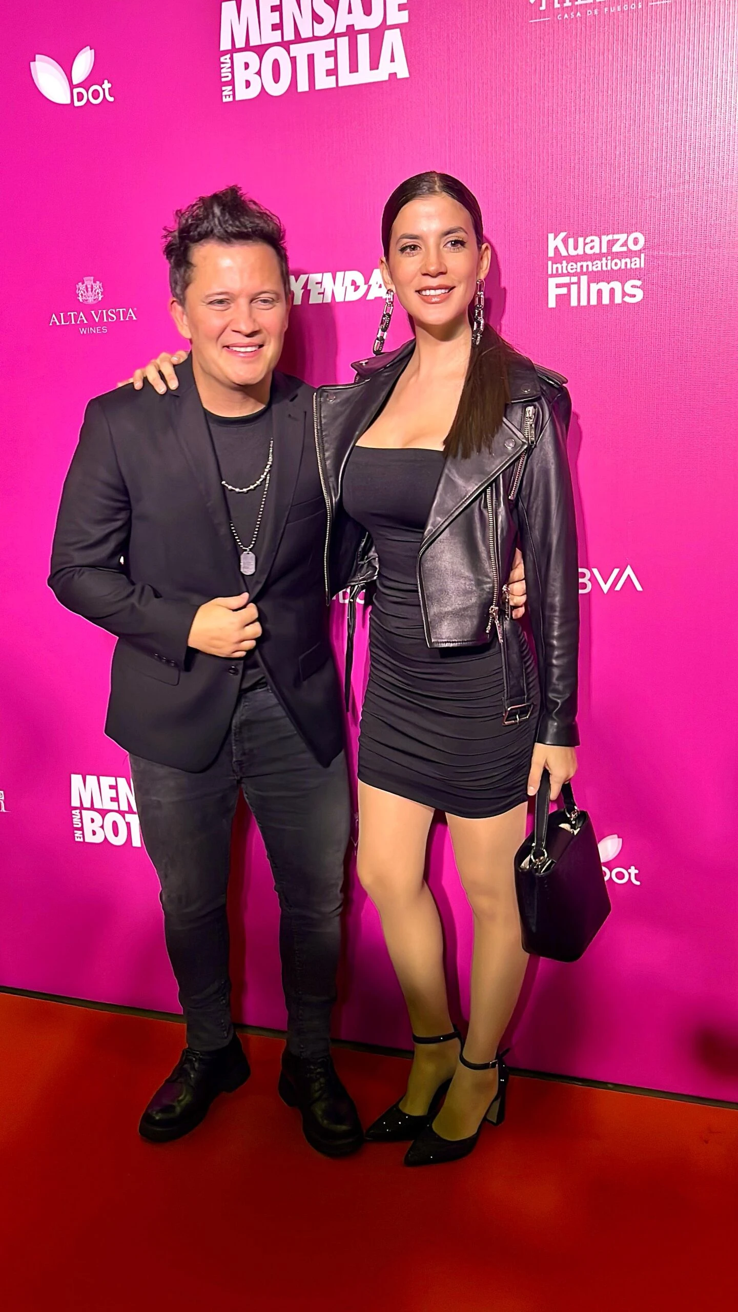 Darío Lopilato y su novia en el cine