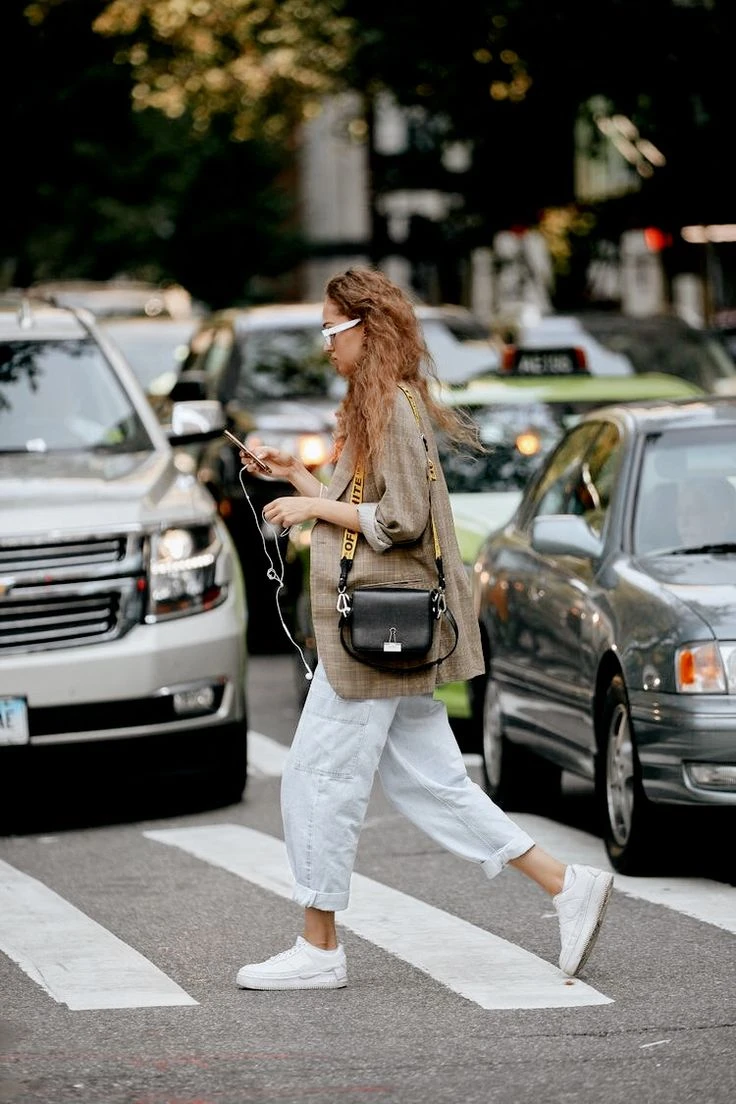 así se llevan los jeans "cigarette" que se imponen esta temporada
